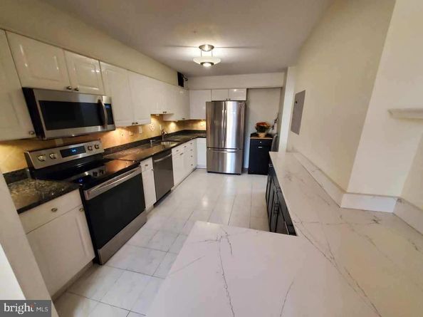 203 Yoakum Parkway 1807, Alexandria VA 22304