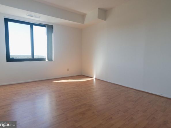 203 Yoakum Parkway 1807, Alexandria VA 22304