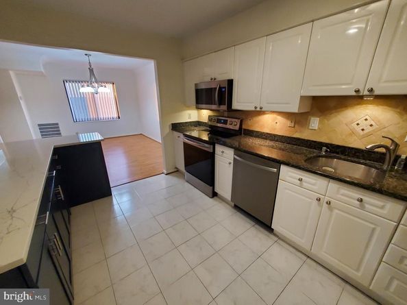 203 Yoakum Parkway 1807, Alexandria VA 22304