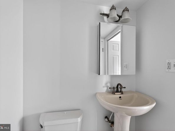 800 South Avenue B4, Secane PA 19018