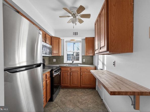 800 South Avenue B4, Secane PA 19018