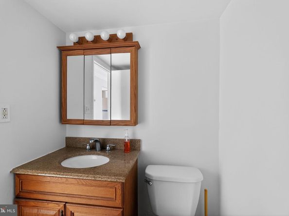 800 South Avenue B4, Secane PA 19018