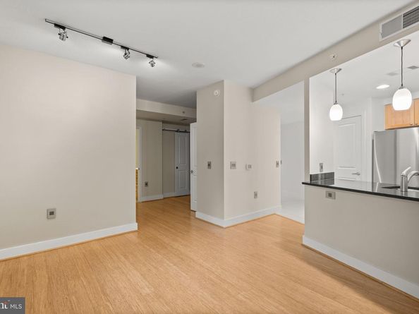 2001 15TH Street N 813, Arlington VA 22201