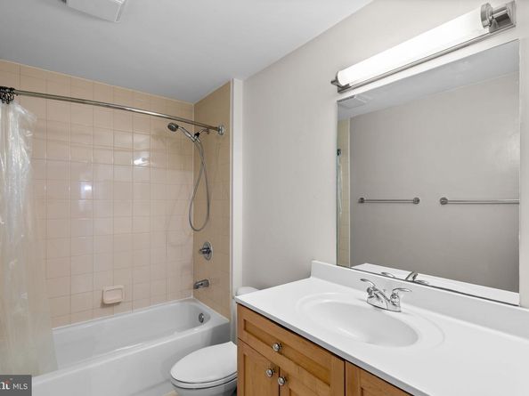 2001 15TH Street N 813, Arlington VA 22201