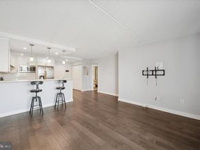 200 Lombard Street 739, Philadelphia PA 19147