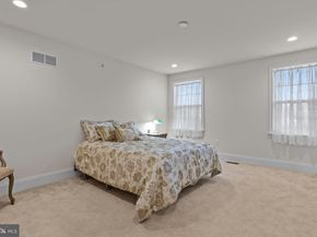 26 Hillyer Lane, Newtown PA 18940