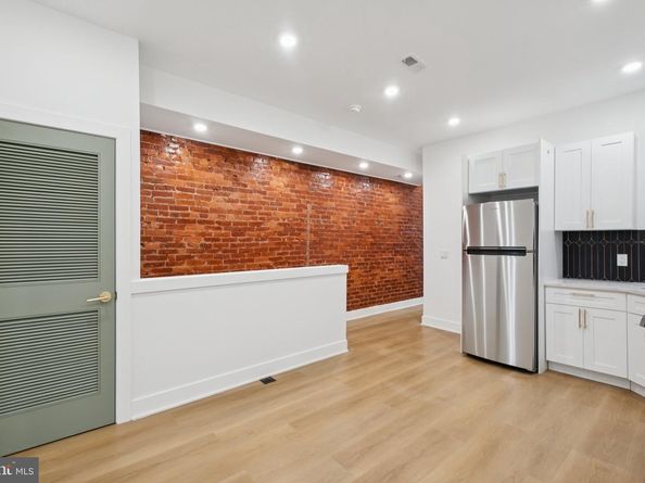 1325 Kerbaugh Street, Philadelphia PA 19140