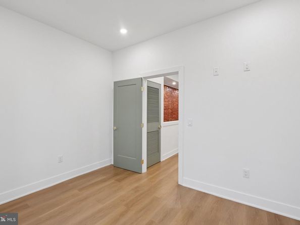 1325 Kerbaugh Street, Philadelphia PA 19140