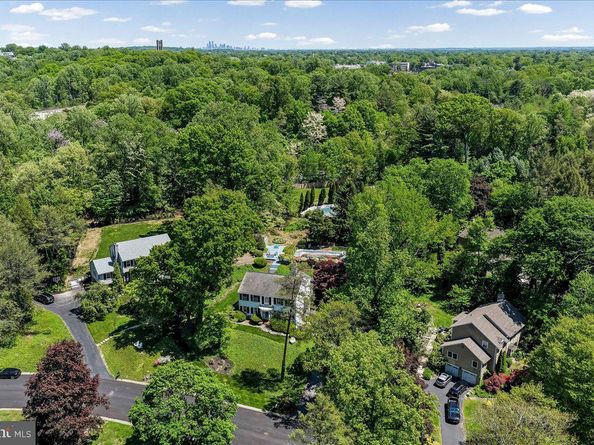 16 Oak Knoll Drive, Wallingford PA 19086
