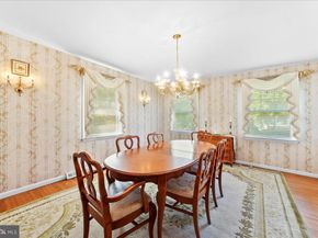 16 Oak Knoll Drive, Wallingford PA 19086