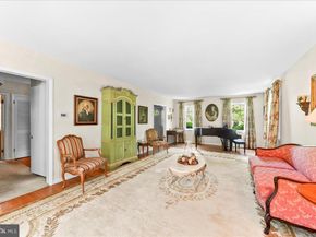 16 Oak Knoll Drive, Wallingford PA 19086