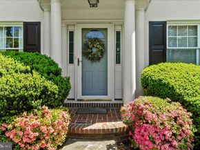 16 Oak Knoll Drive, Wallingford PA 19086