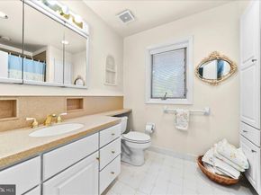 16 Oak Knoll Drive, Wallingford PA 19086