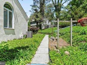 16 Oak Knoll Drive, Wallingford PA 19086