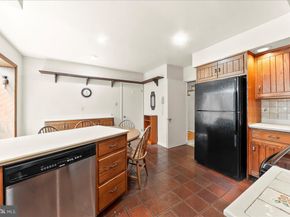 16 Oak Knoll Drive, Wallingford PA 19086