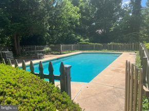 16 Oak Knoll Drive, Wallingford PA 19086