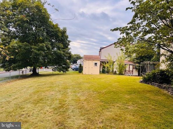 632 Longfellow Court, Warminster PA 18974