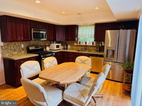 632 Longfellow Court, Warminster PA 18974