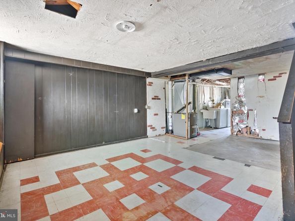 6734 Harley Street, Philadelphia PA 19142