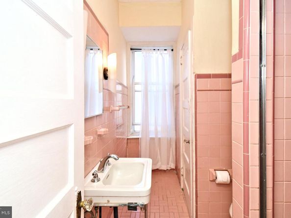 229 E Mount Pleasant Avenue, Philadelphia PA 19119