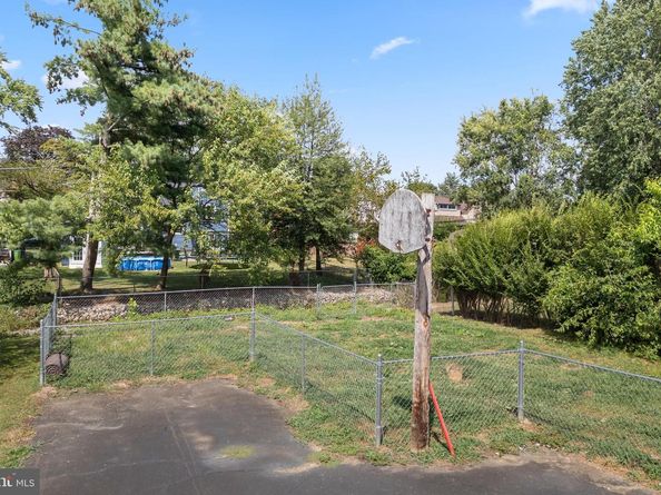 2541 Brookdale Avenue, Abington PA 19001