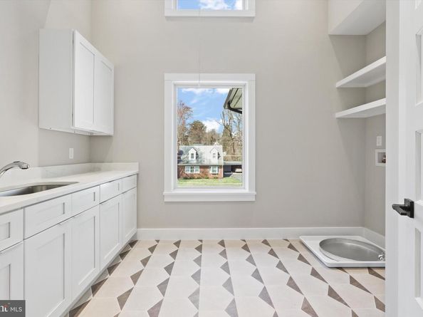 310 Johnson Street SW, Vienna VA 22180