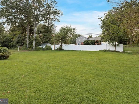 1242 June Road, Huntingdon Valley PA 19006