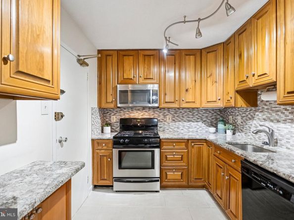 1300 Army Navy Drive 514, Arlington VA 22202