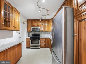 1300 Army Navy Drive 514, Arlington VA 22202