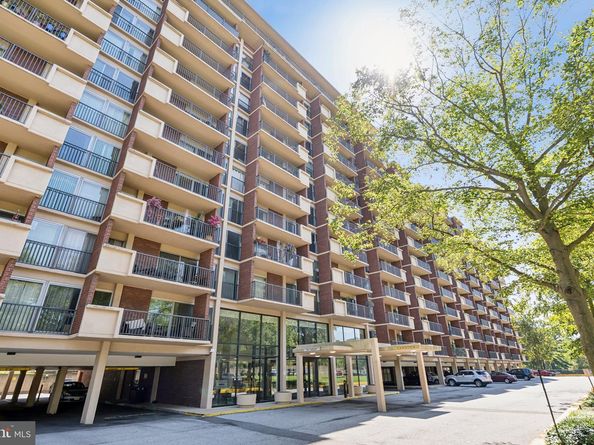 1300 Army Navy Drive 514, Arlington VA 22202