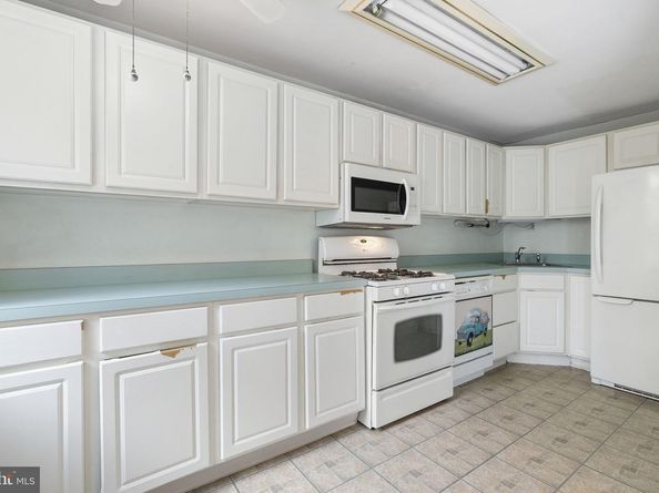 837 W Crescent Drive, Glenolden PA 19036