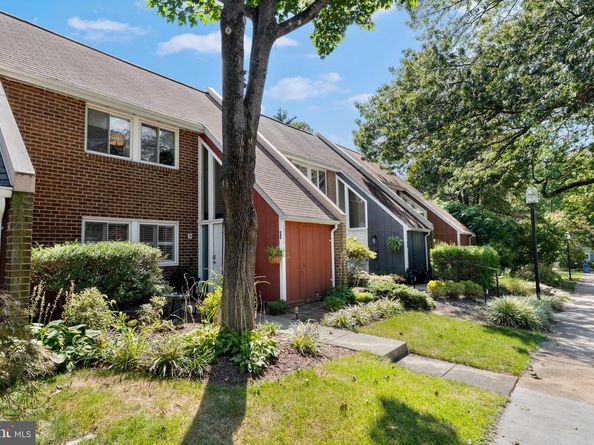 11190 Forest Edge Drive, Reston VA 20190