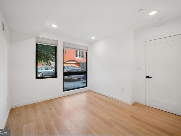 871 N 20TH Street 1, Philadelphia PA 19130
