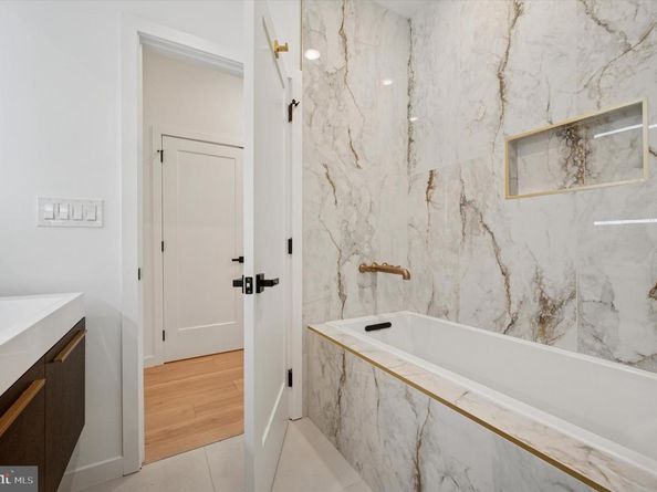 871 N 20TH Street 1, Philadelphia PA 19130
