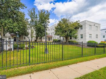 3876 9TH Street SE