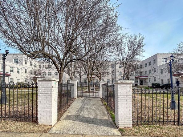 3876 9TH Street SE 302, Washington DC 20032