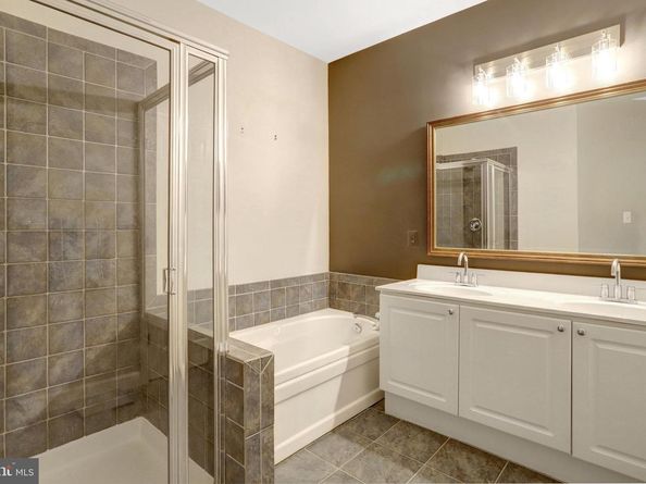 4667 Longstreet Lane 105, Alexandria VA 22311