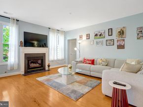 4667 Longstreet Lane 105, Alexandria VA 22311