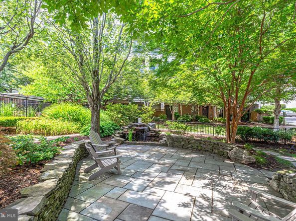 4667 Longstreet Lane 105, Alexandria VA 22311