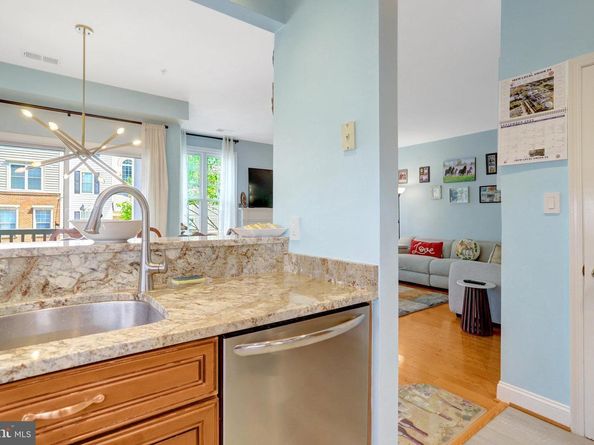 4667 Longstreet Lane 105, Alexandria VA 22311