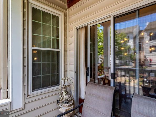 4667 Longstreet Lane 105, Alexandria VA 22311
