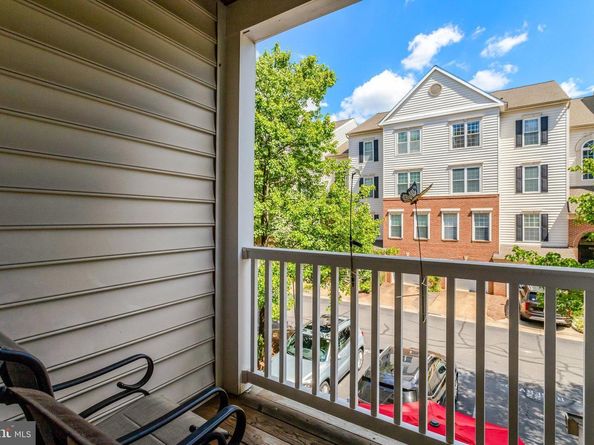 4667 Longstreet Lane 105, Alexandria VA 22311