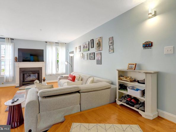 4667 Longstreet Lane 105, Alexandria VA 22311