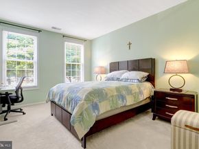 4667 Longstreet Lane 105, Alexandria VA 22311