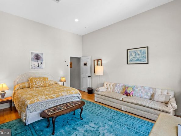 1233 N Howard Street, Philadelphia PA 19122