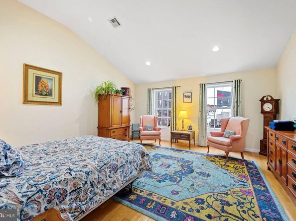 1233 N Howard Street, Philadelphia PA 19122