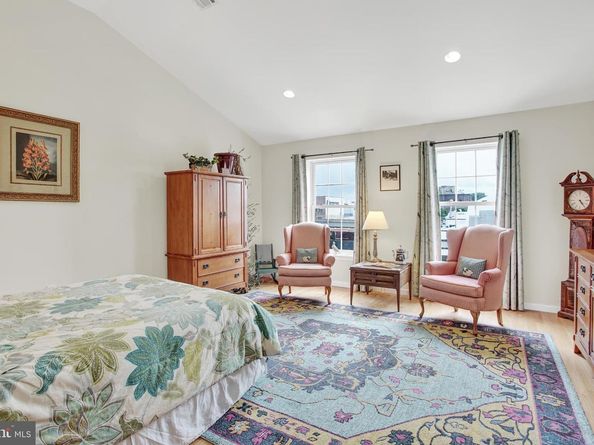 1233 N Howard Street, Philadelphia PA 19122