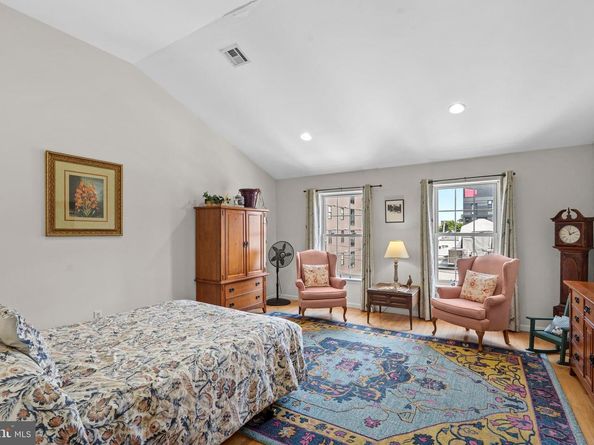 1233 N Howard Street, Philadelphia PA 19122