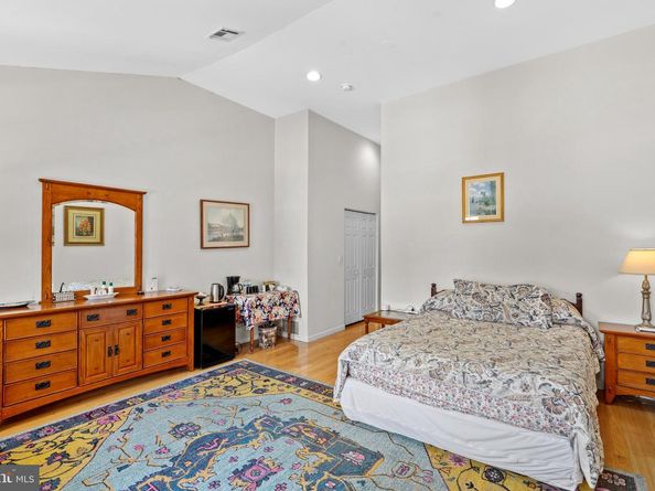 1233 N Howard Street, Philadelphia PA 19122
