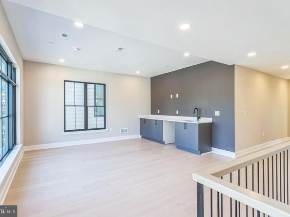202 Kalos Street, Philadelphia PA 19128